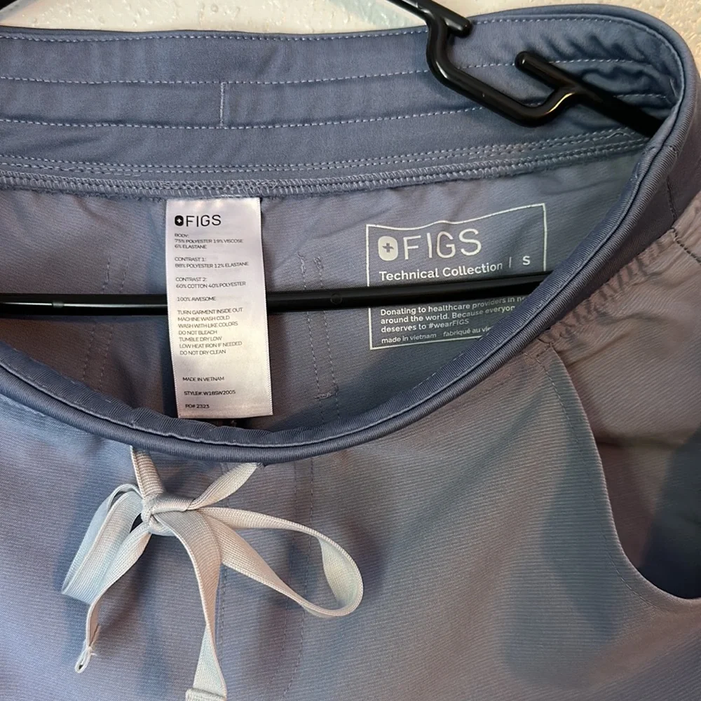 FIGS Technical Collection Scrub Set - Picture 7 of 8